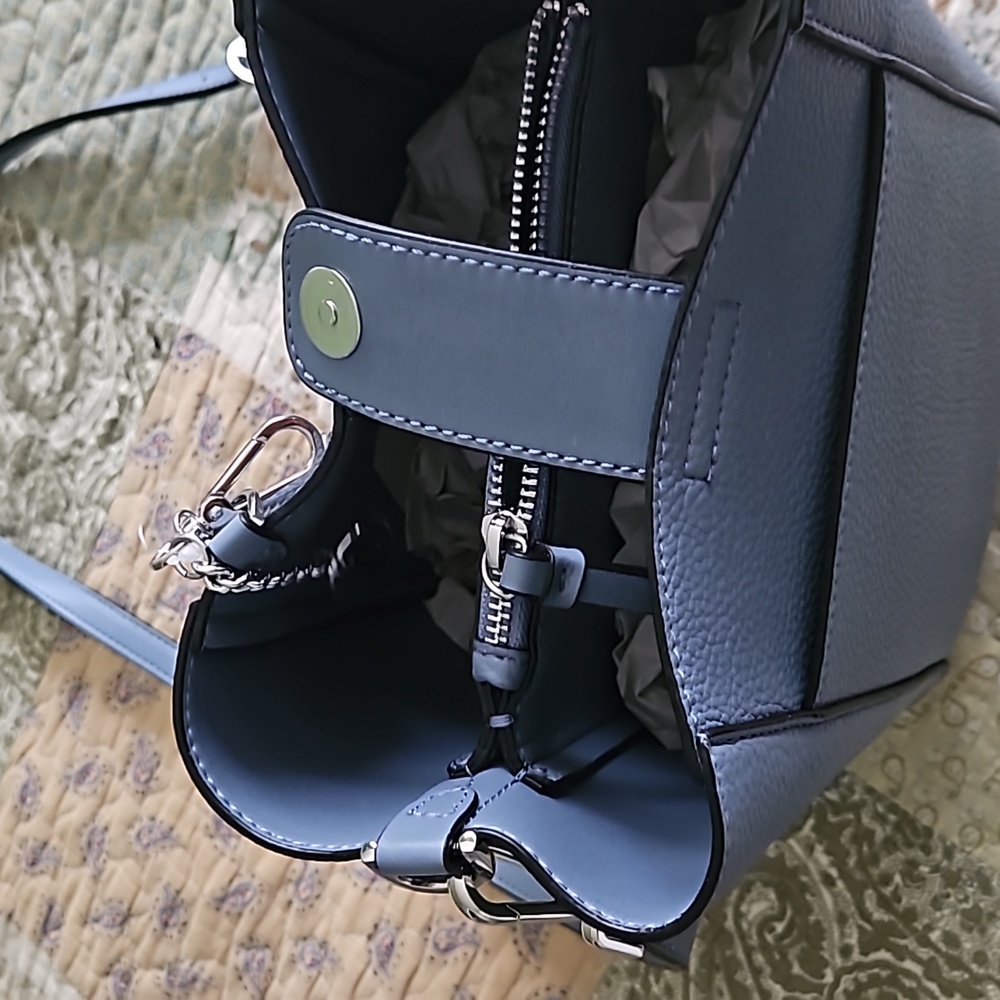 Calvin Klein medium size bucket bag - Picture 3 of 8